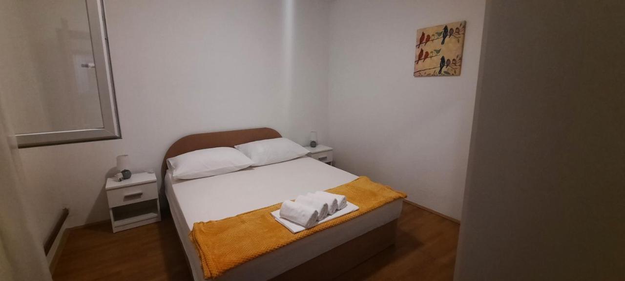 Apartment Elena Galovac  Buitenkant foto