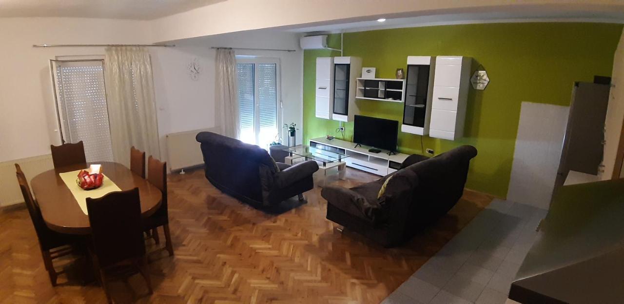 Apartment Elena Galovac  Buitenkant foto