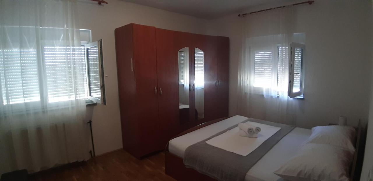 Apartment Elena Galovac  Buitenkant foto