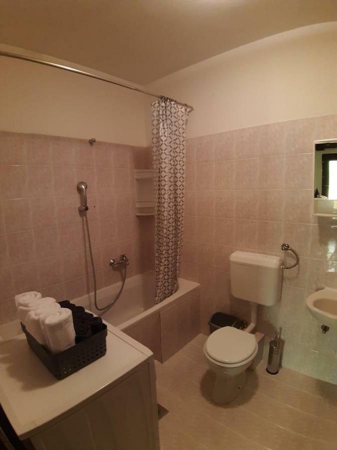 Apartment Elena Galovac  Buitenkant foto